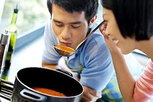 Khổ sở vì vợ giống như ... bảo mẫu