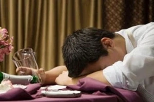 Quẳng gánh tham đi mà vui tết