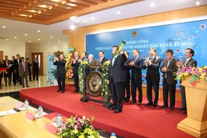 Thủ tướng đánh cồng khai phiên chứng khoán Ất Mùi