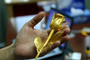 Sốc với hoa hồng giá 250 triệu đại gia tặng ngày 8.3