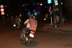 Vờ nhận cầm xe lúc rạng sáng để cướp