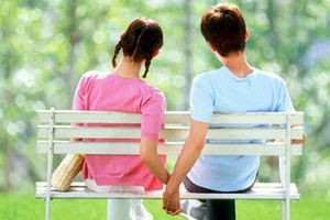 Con bước vào tuổi yêu, cha mẹ bước vào sai lầm