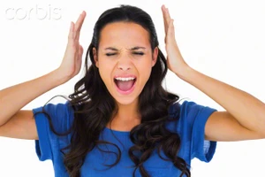 Đằng sau người đàn ông bất lực là người đàn bà rất bực