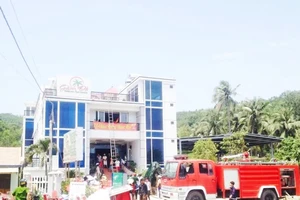 Một nhà hàng bốc cháy