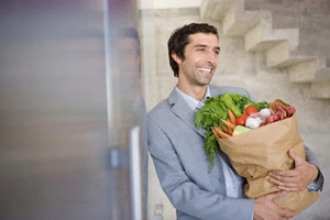 Bản lĩnh đàn ông đôi khi là... đi chợ, đón con