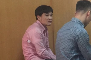 Bị cáo 'than' nghèo, đã không cướp được còn bị đóng... phạt cao