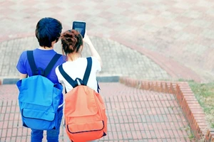 Ứng xử thông minh của người mẹ khi con gái lớp 7 đã yêu