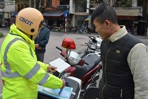 Hà Nội xử phạt 542 trường hợp đi bộ vi phạm luật giao thông