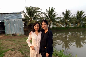 Ca sĩ Họa Mi tái ngộ ca sĩ Phương Hồng Ngọc sau 50 năm