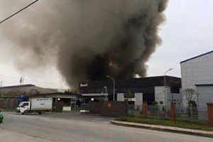 Cháy lớn tại Khu công nghiệp Quế Võ