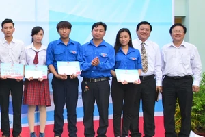 Phú Mỹ Hưng: Trao 1.200 phần quà cho người nghèo