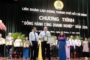 Home Credit: Hai năm liền nhận bằng khen của Liên đoàn Lao động