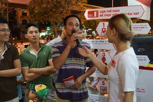 Đến siêu thị để tư vấn kiến thức vay tiêu dùng