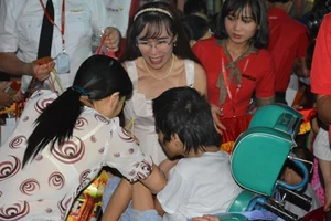 VietJet mang niềm vui trung thu đến với trẻ em khuyết tật, mồ côi