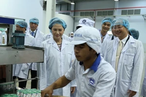 Đoàn đại biểu Quốc hội thăm nhà máy Vinamilk