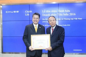 Đại diện Chubb Life VN nhận giải doanh nhân tiêu biểu
