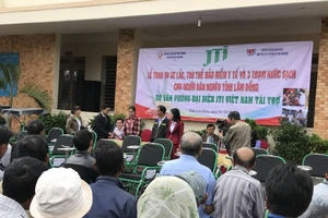 JTI Việt Nam tặng xe lăn, thẻ BHYT cho người nghèo