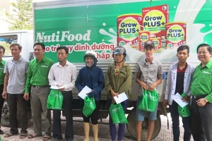 NutiFood: Hơn 9 tỉ đồng cứu trợ bà con vùng lũ