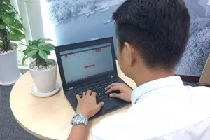 Ngồi tại nhà vay tiền mặt qua công ty tài chính