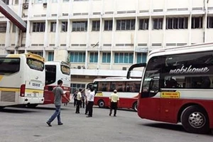 Bức xúc trước vấn nạn xe khách trá hình