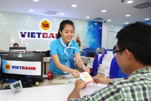 Gửi tiết kiệm hưởng lãi suất thả nổi hấp dẫn