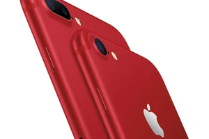 Thế Giới Di Động giao những chiếc iPhone 7 Red đầu tiên