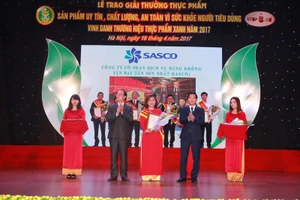 Nước mắm Phú Nhĩ đạt thương hiệu Thực phẩm xanh ​