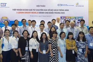 Bộ sách i-Learn Smart World dành cho học sinh trung học