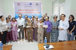 Mổ đục thủy tinh thể và tim cho người nghèo