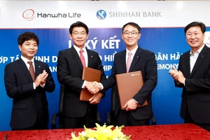 Khi bảo hiểm bắt chặt tay ngân hàng