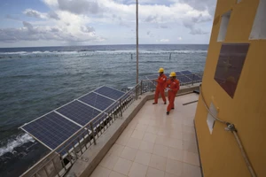 EVN tiếp nhận hệ thống điện huyện đảo Trường Sa