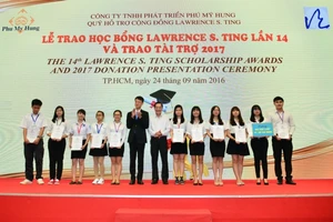 Trao 375 suất học bổng Lawrence S. Ting cho HS-VS giỏi