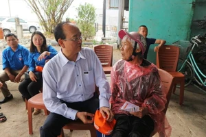 Những mái tôn đã về với vùng tâm bão