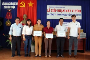 Diageo trao 108 máy tính cho học sinh nghèo Ninh Thuận