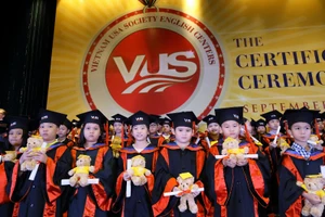 VUS trao gần 2.000 bằng Cambridge cho học viên nhí