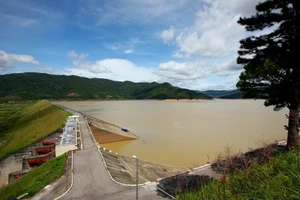 Tìm nguồn bổ sung 100 tỉ kWh điện trong 3 năm tới