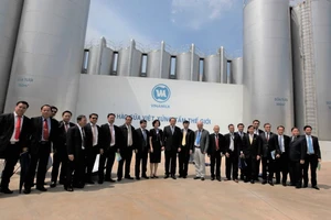 Vinamilk vinh dự đón tiếp Phó Thủ tướng Lào