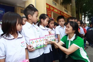 Vinamilk hỗ trợ 400 triệu đồng cho người dân vùng lũ