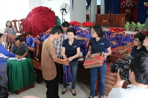 Hỗ trợ người dân vùng bão vượt qua khó khăn