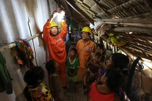 EVN: Sửa điện miễn phí cho người nghèo trong tháng 12