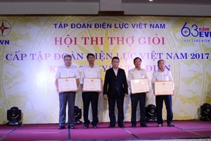 Bế mạc Hội thi Thợ giỏi khối Truyền tải điện năm 2017