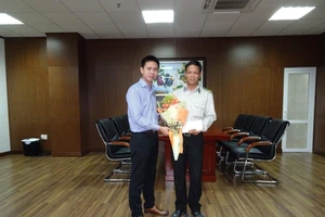 Cán bộ Vietcombank Huế trả tài sản khách hàng đánh rơi