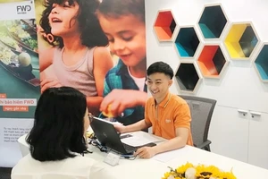 Cho khách hàng rút tiền 24/7 từ hợp đồng bảo hiểm