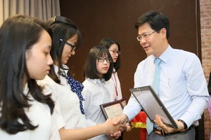 LienVietPostBank trao 165 suất học bổng cho sinh viên