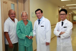 Cụ ông 90 tuổi đi lại được sau bảy năm liệt giường