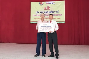 HDBank: Trao tận tay người dân Bắc Bình gần 500 thẻ BHYT