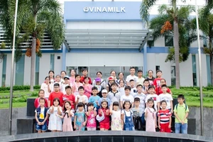 “Cùng con khám phá siêu Nhà máy sữa Vinamilk”