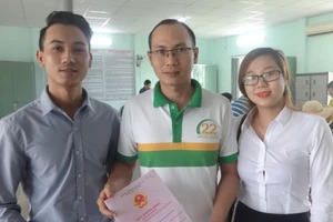 Khách hàng của Evoreal nhận giấy chứng nhận quyền sử dụng đất 