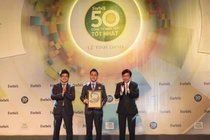 Vietcombank lọt vào top 50 công ty niêm yết hàng đầu Việt Nam