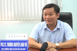 Tràn ngập cửa cuốn nhái trên thị trường TP.HCM